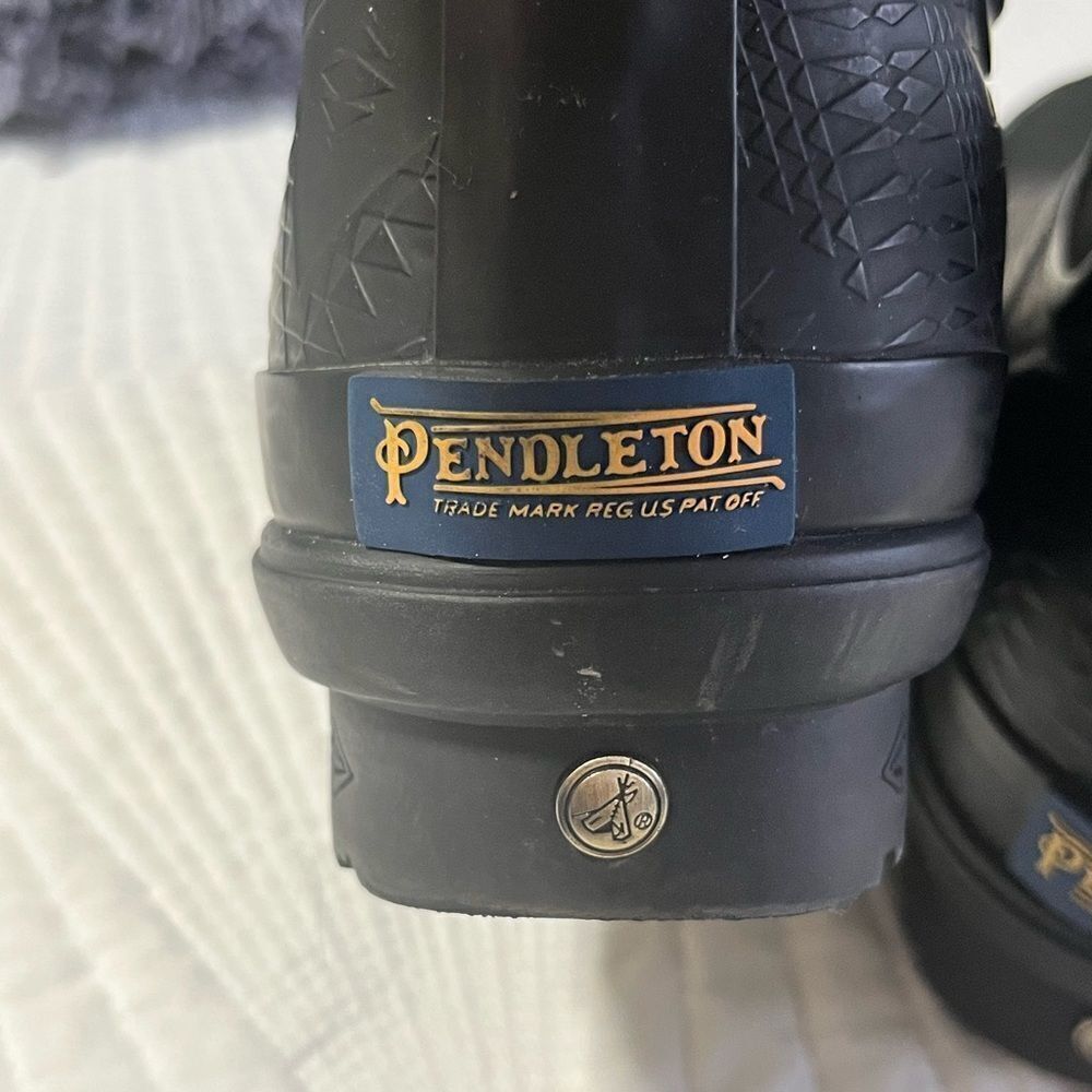 Pendleton Embossed Chelsea Rain Boots (Size 7) - Picture 9 of 16